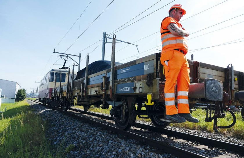Accompagnateur sur wagon ferroviaire